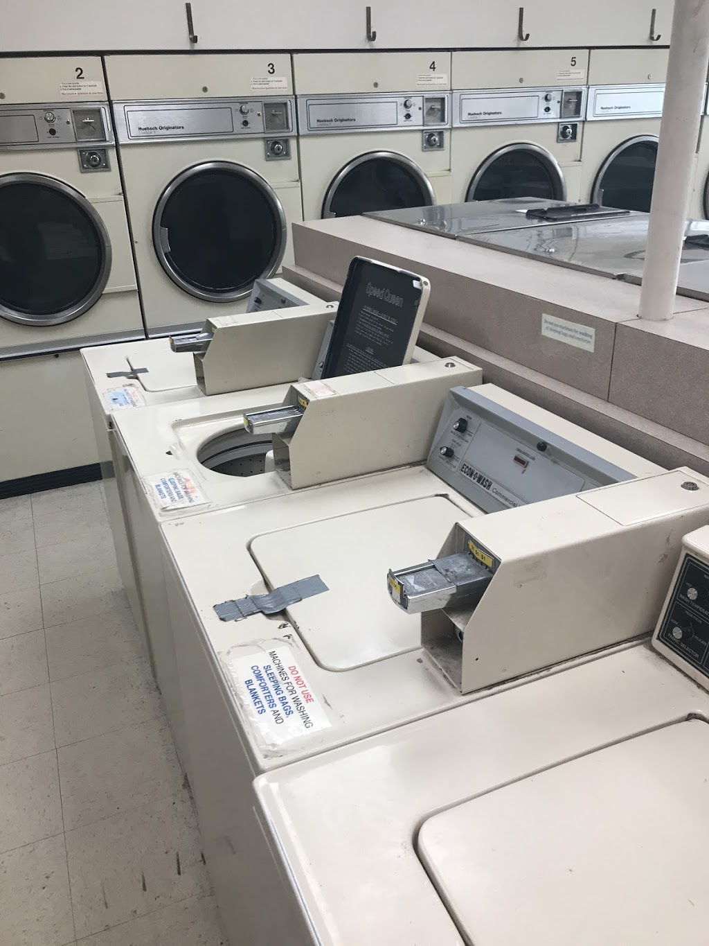 Coin Laundry Glendale | 2835 37 St SW, Calgary, AB T3E 3B3, Canada | Phone: (403) 686-2929