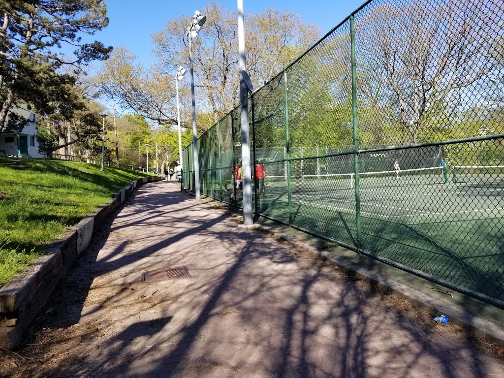 Howard Park Tennis Club | 430 Parkside Dr, Toronto, ON M6R 2Z3, Canada | Phone: (416) 769-5600