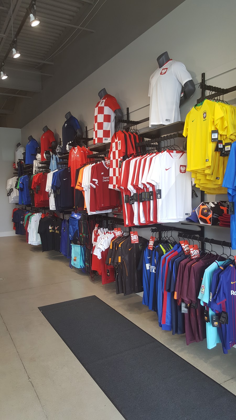 Soccer Maxx | 1860 Major Mackenzie West #H5, Maple, ON L6A 4R9, Canada | Phone: (905) 417-2277