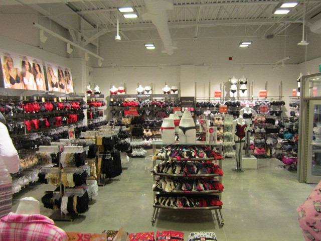 La Vie en Rose Premium Outlets Montreal | 19001 Chemin Notre Dame #318, Mirabel, QC J7J 0T1, Canada | Phone: (450) 419-4923