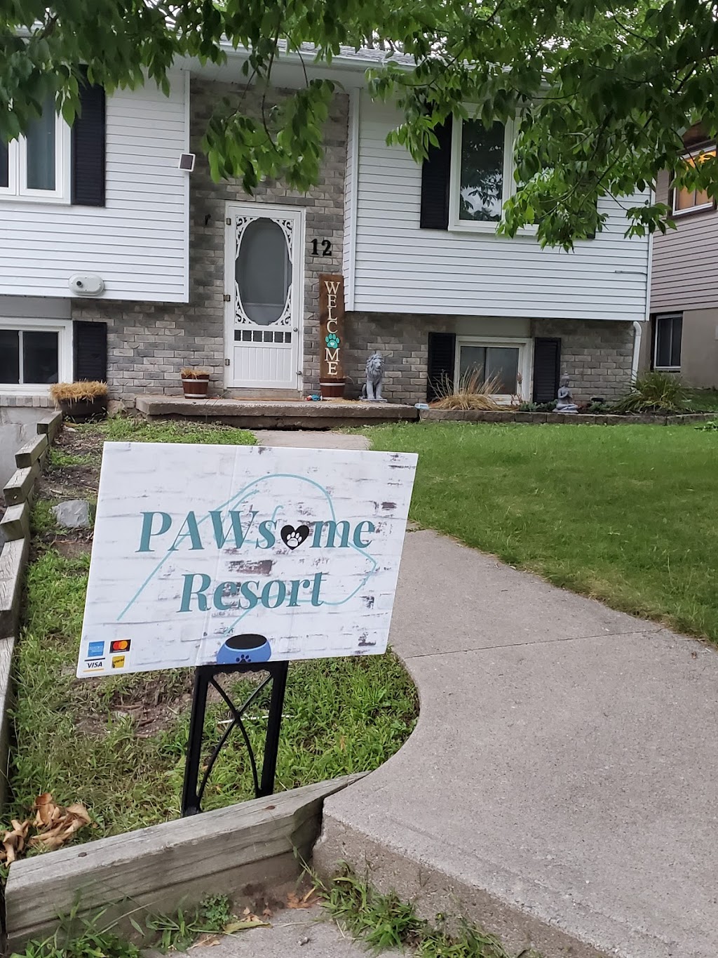 Pawsome Resort | 12 Barker Dr, Kingston, ON K7K 6L3, Canada | Phone: (613) 583-8211