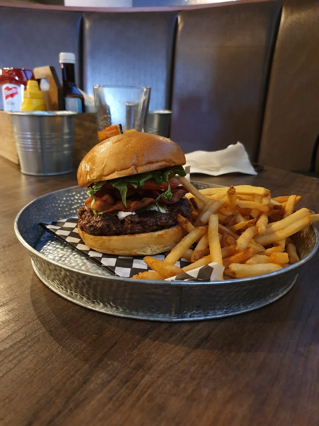 Crafted Burgers & Beer | 3975 17 Ave SW, Calgary, AB T3E 0C3, Canada | Phone: (403) 240-0065