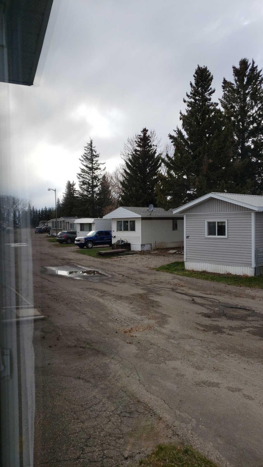 Coalhurst Community Mobile Home Park | 5301 2 St, Coalhurst, AB T0L 0V0, Canada | Phone: (403) 381-3322