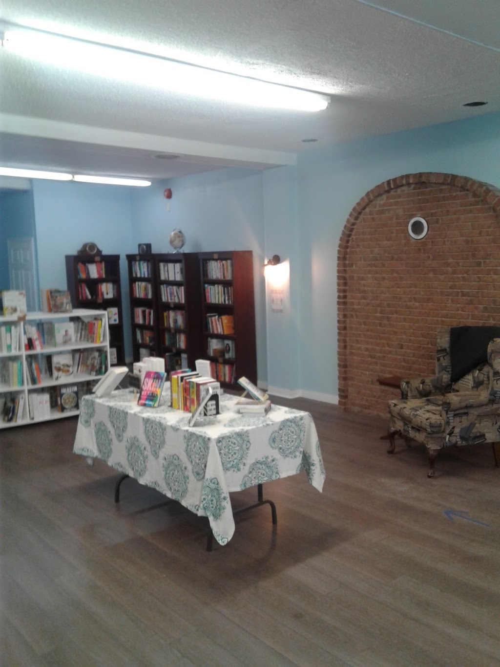 Books On Main | 368 Main Street Bath Unit 10, Bath, ON K0H 1G0, Canada | Phone: (613) 881-0346