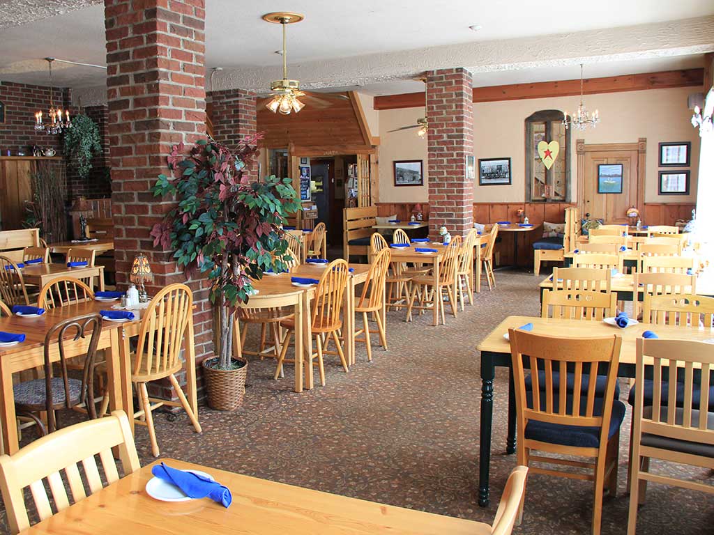 Mylar & Loretas Restaurant | Grey County Road 124, Singhampton, ON N0C 1M0, Canada | Phone: (705) 445-1247