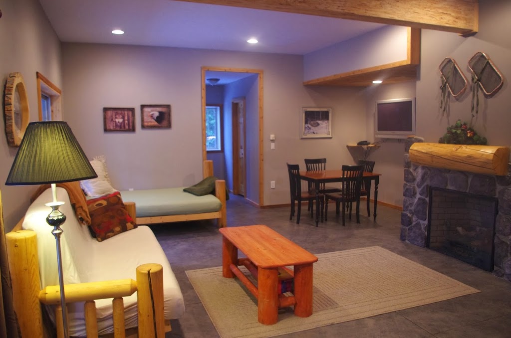 Wapiti Creek Lodge | 228 Wapiti Creek Rd, Bridesville, BC V0H 1B0, Canada | Phone: (250) 490-6251