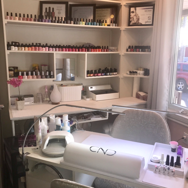 Ongles gel Sylvie | 356 Rue Notre Dame, Charlemagne, QC J5Z 1J2, Canada | Phone: (514) 531-8967