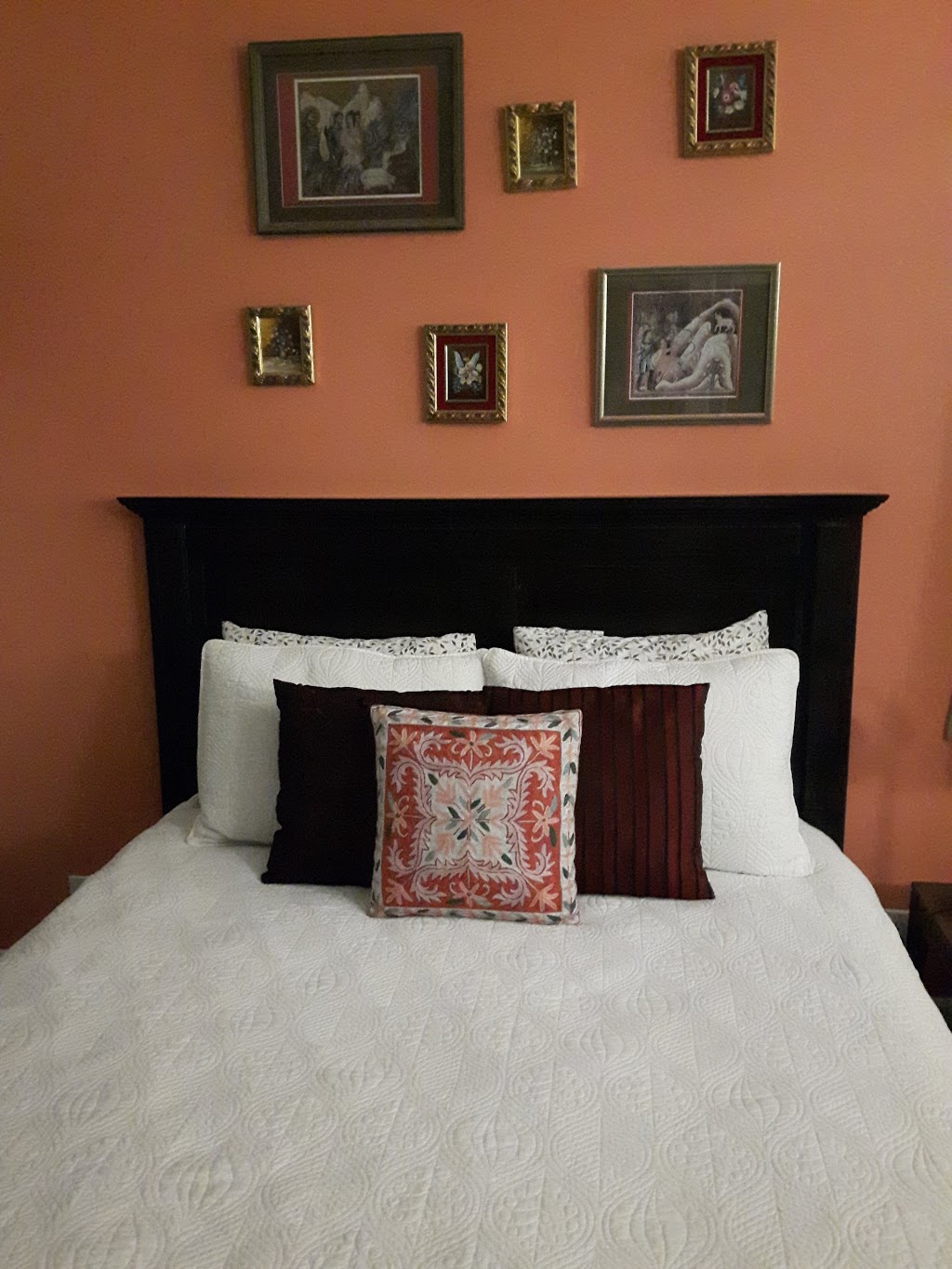 Au Gîte du Cerf Argenté B&B | 2984 Chemin de Georgeville, Magog, QC J1X 0M8, Canada | Phone: (819) 847-4264