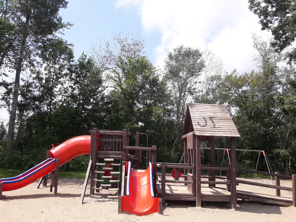 Mary Durling Park | 33 Brae Cres, Stittsville, ON K2S 1S8, Canada