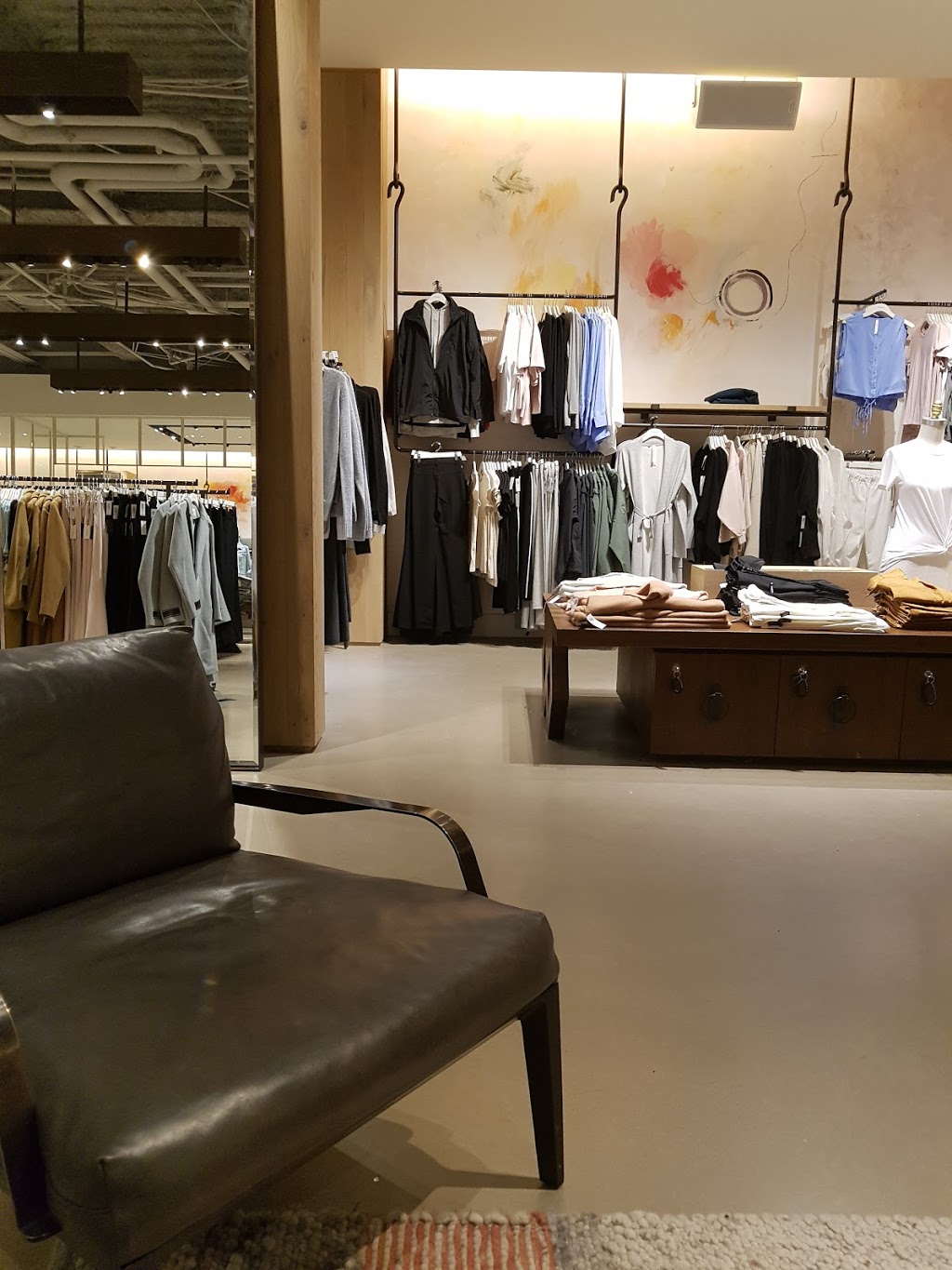 Aritzia Hillcrest Mall | 9350 Yonge St, Richmond Hill, ON L4C 5G2, Canada | Phone: (905) 770-5187