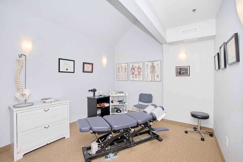 Mulock Chiropractic | 17705 Leslie St #18, Newmarket, ON L3Y 3E3, Canada | Phone: (905) 853-9685