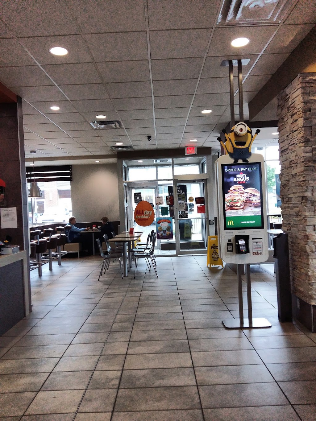 McDonalds | 2170 Montreal Rd, Ottawa, ON K1J 1G4, Canada | Phone: (613) 741-8578