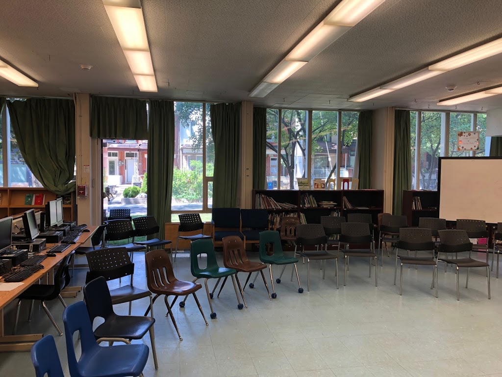 Lord Lansdowne Junior and Senior Public School | 33 Robert St, Toronto, ON M5S 2K2, Canada | Phone: (416) 393-1350