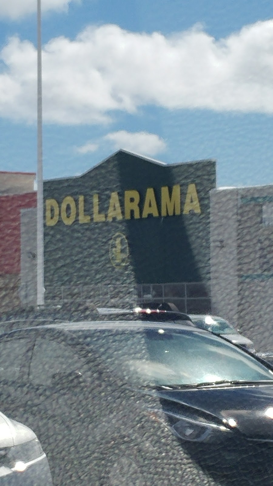 Dollarama | Woodland Hills, 17940 Yonge St, Newmarket, ON L3Y 8S4, Canada | Phone: (905) 895-0980