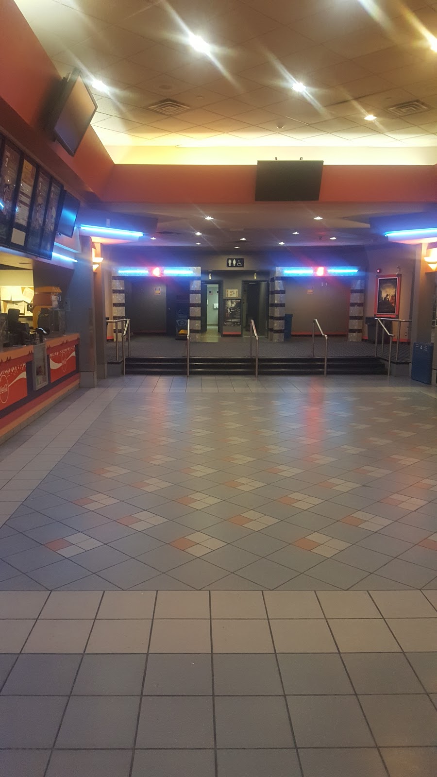 Cinéma Fleur de Lys (Trois-Rivières) | 4520 Boulevard des Récollets, Trois-Rivières, QC G9A 4N2, Canada | Phone: (819) 376-6154