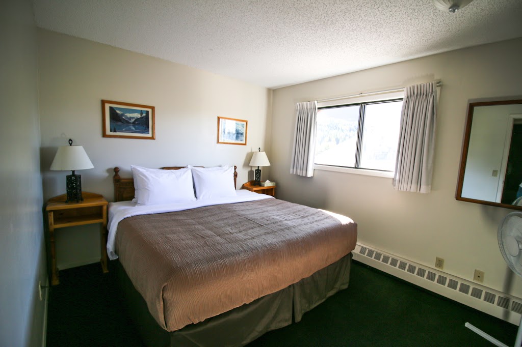 Bighorn Inn & Suites | 150 1 Ave, Dead Mans Flats, AB T1W 2W4, Canada | Phone: (403) 678-2290