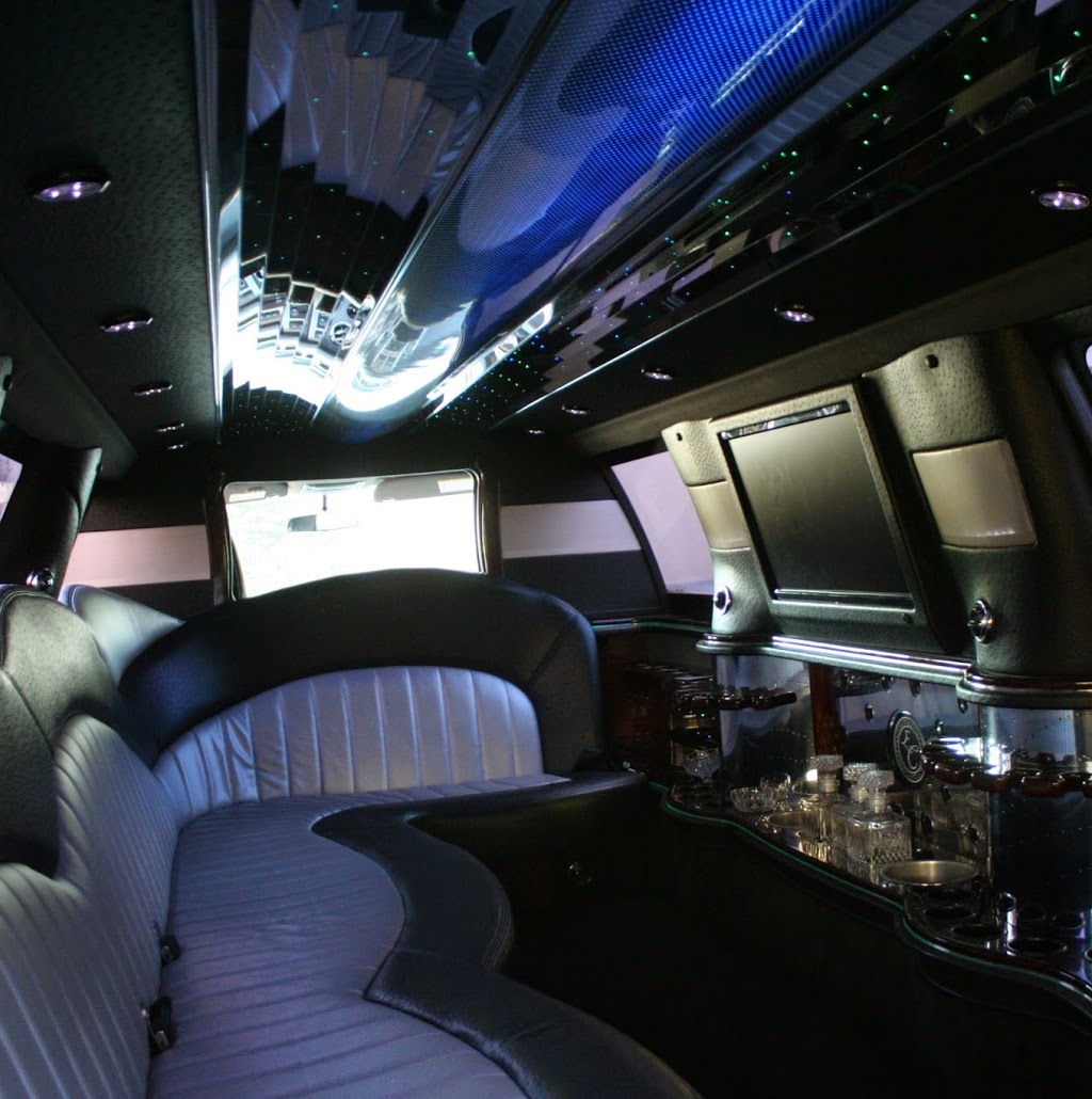 Burlington Airport Limo | 4688 Leanna Heights Rd, Burlington, ON L7M 0E5, Canada | Phone: (647) 559-3344