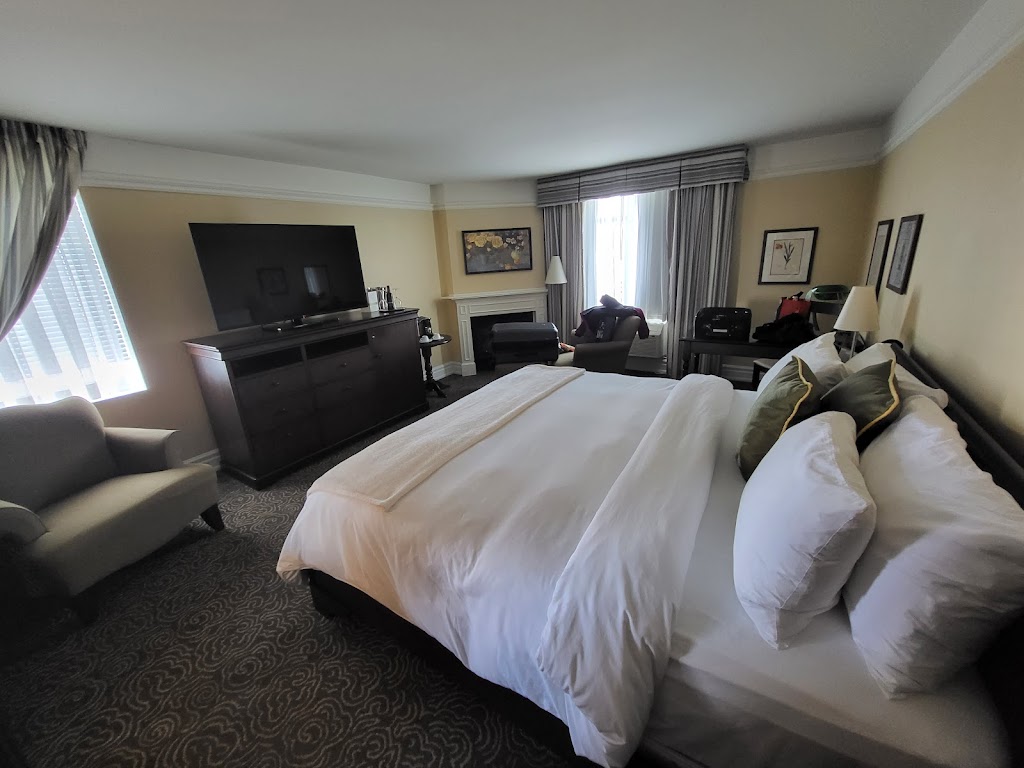 Le St-Martin Hôtel & Suites | 1400 Rue Maurice-Gauvin, Laval, QC H7S 2P1, Canada | Phone: (450) 902-3000