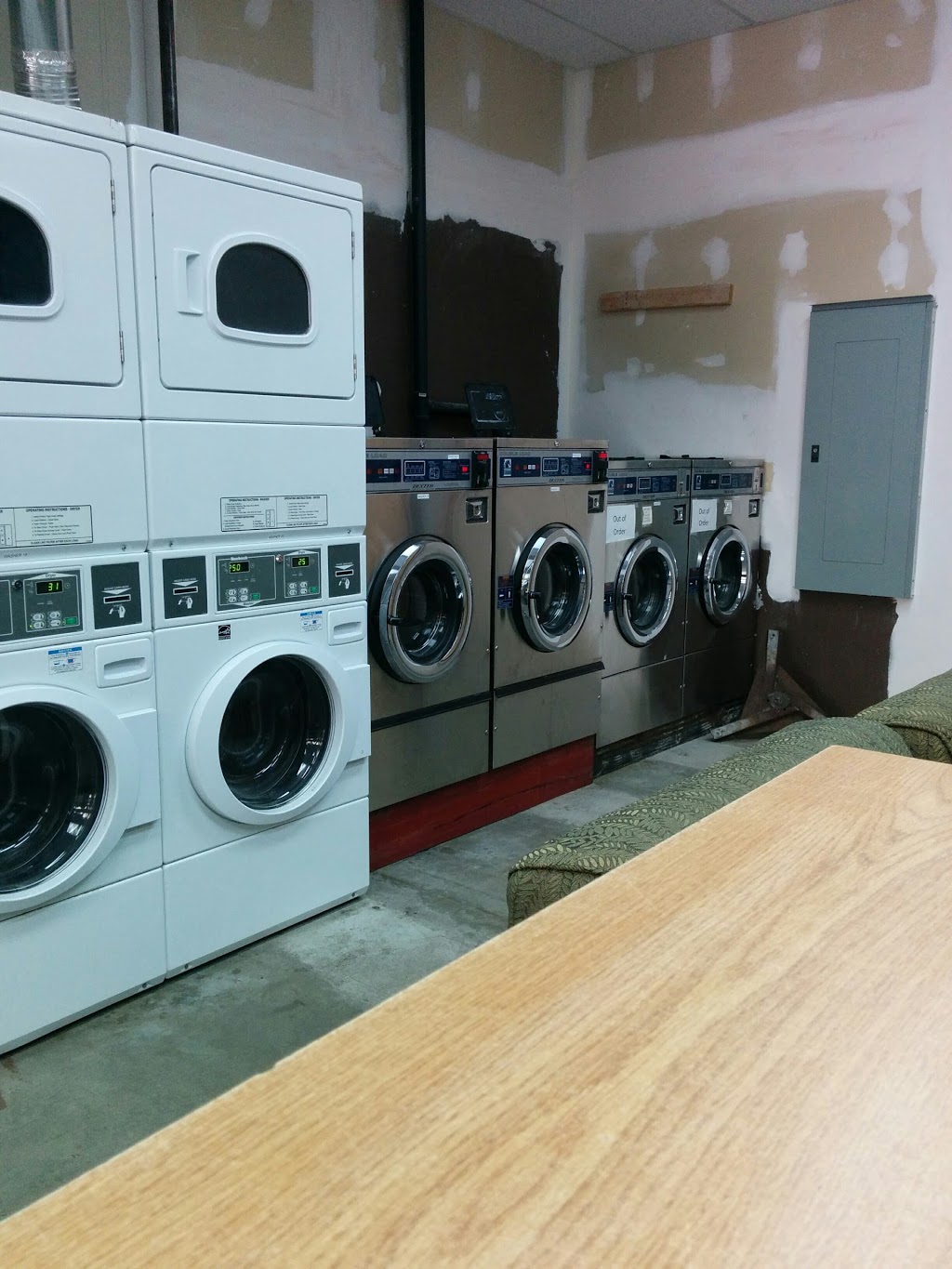 Hot Sox Laundry | 1763 Ross Rd, West Kelowna, BC V1Z 3E7, Canada | Phone: (250) 769-0029