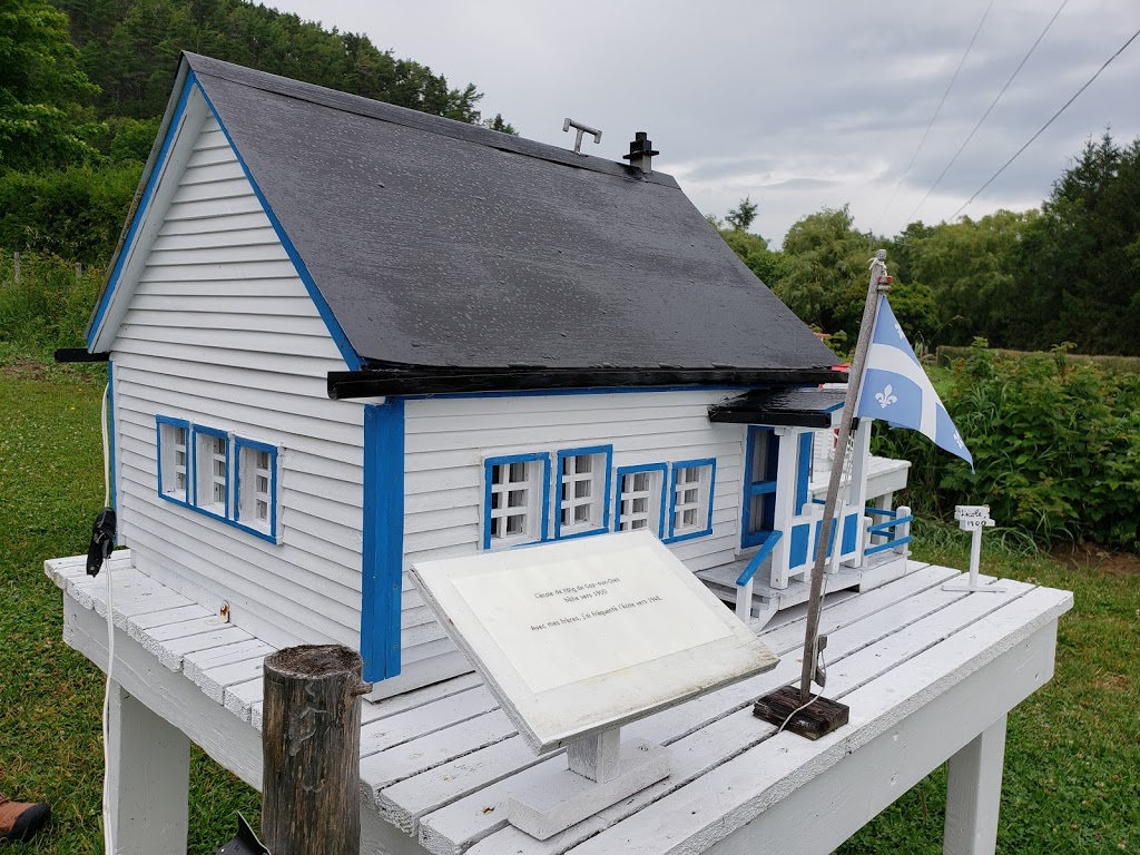 Les petites maisons dYvon Perron | 7 Chemin de Cap aux Oies, Les Éboulements, QC G0A 2M0, Canada | Phone: (418) 635-2695