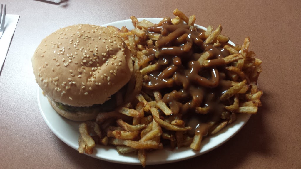 Vickies Snack Bar | 719 Park Ave, Beausejour, MB R0E 0C0, Canada | Phone: (204) 268-1922