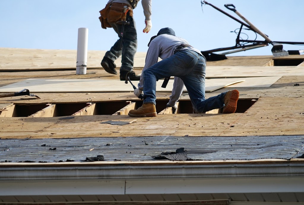 Richmond Hill Roofers | 326 Major Mackenzie Dr E Unit 108, Richmond Hill, ON L4C 2B7, Canada | Phone: (647) 556-2313