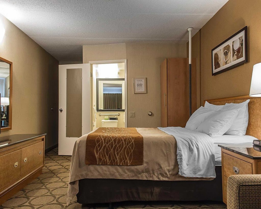 Comfort Inn Kingston Hwy. 401 | 55 Warne Crescent, Kingston, ON K7K 6Z5, Canada | Phone: (613) 546-9500