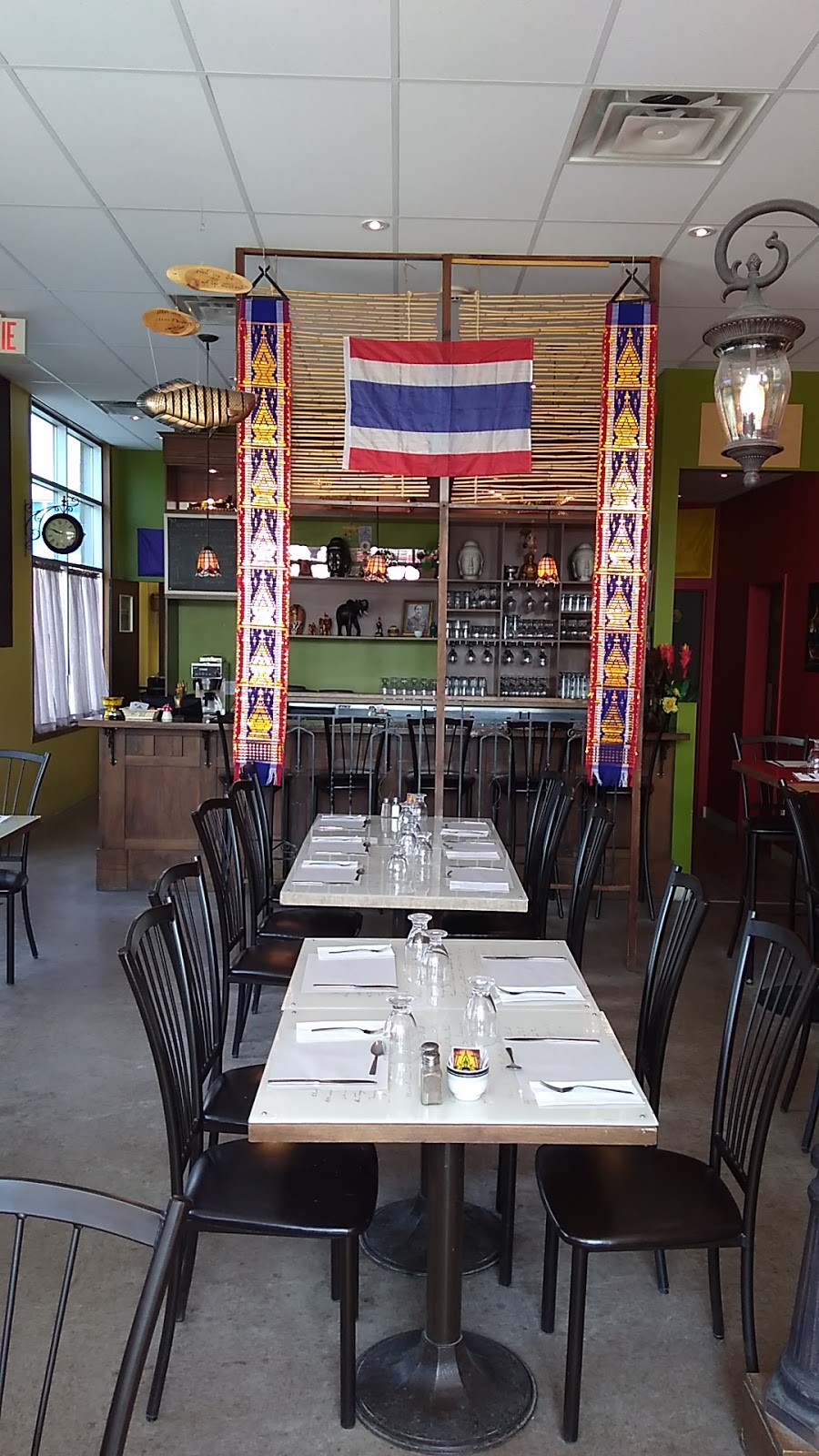 Restaurant Khroua Thai | 71, place du 21-Mars Nicolet, QC J3T 1E9, Nicolet, QC J3T 1E9, Canada | Phone: (819) 293-4444