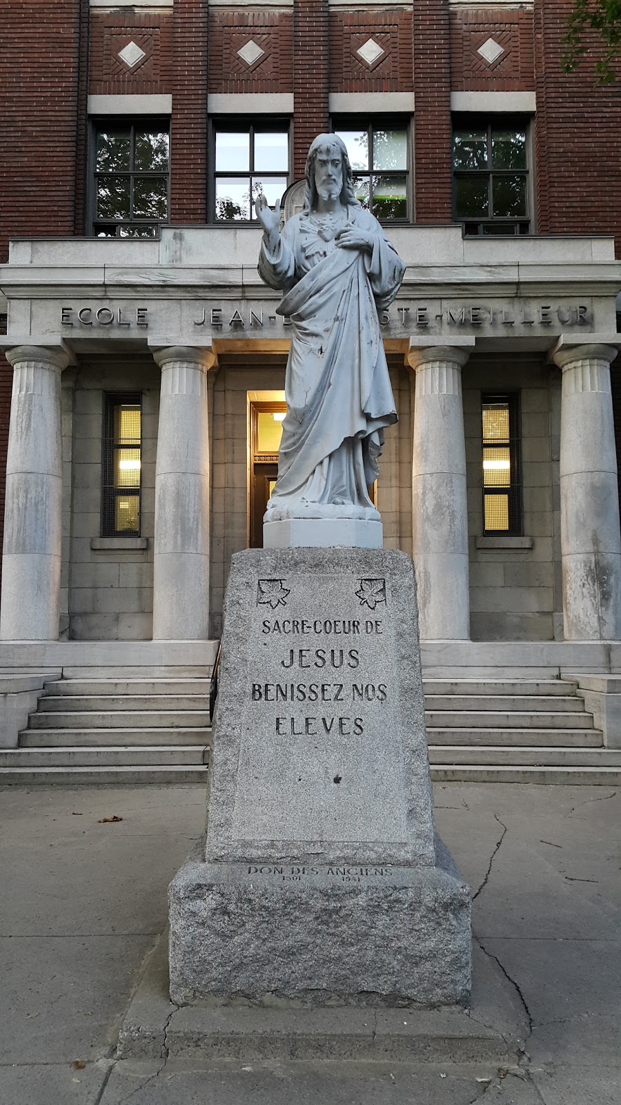 École Jean-Baptiste-Meilleur | 2237 Rue Fullum, Montréal, QC H2K 3P1, Canada | Phone: (514) 596-5830