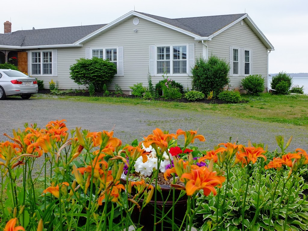 Bluewaters Retreat Vacation Home | 1111 McInnis Point Rd, Vernon Bridge, PE C0A 2E0, Canada | Phone: (902) 569-2341