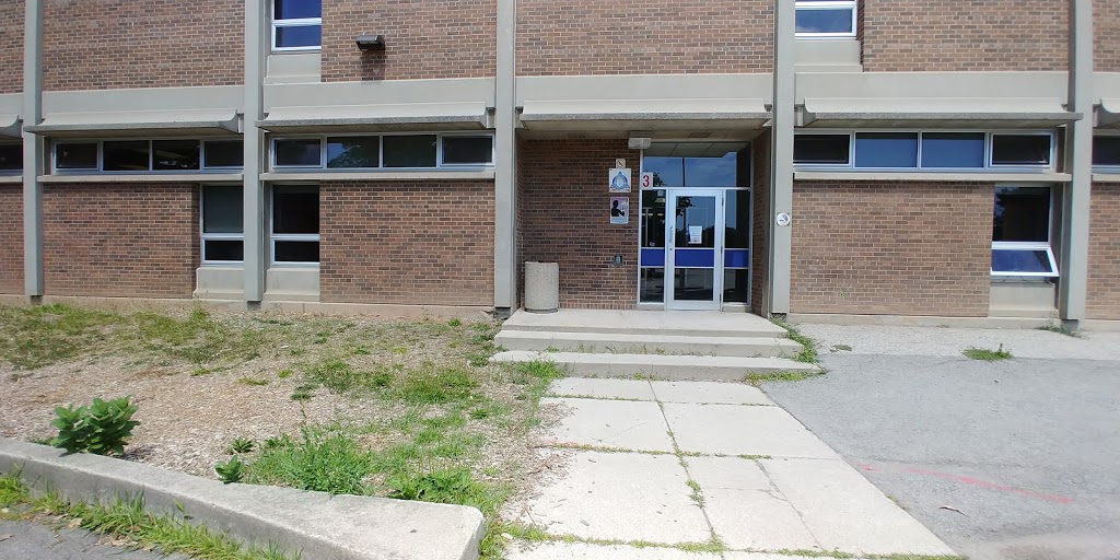 White Oaks Secondary School | 1330 Montclair Dr, Oakville, ON L6H 1Z5, Canada | Phone: (905) 845-5200