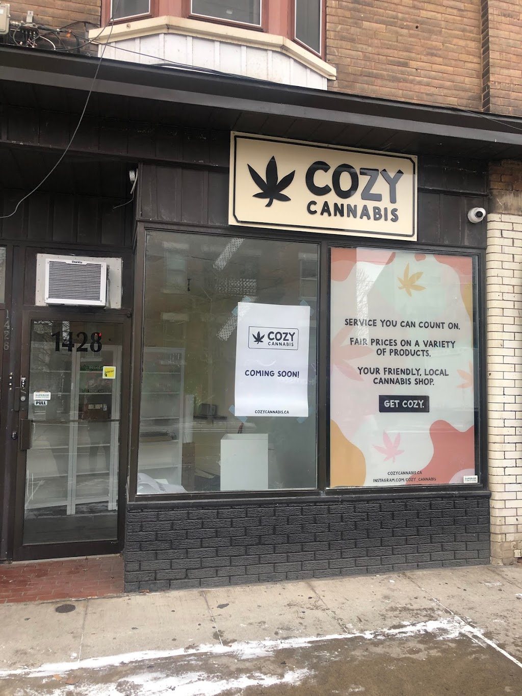 Cozy Cannabis | 1428 Dundas St W, Toronto, ON M6J 1Y5, Canada | Phone: (647) 772-7380