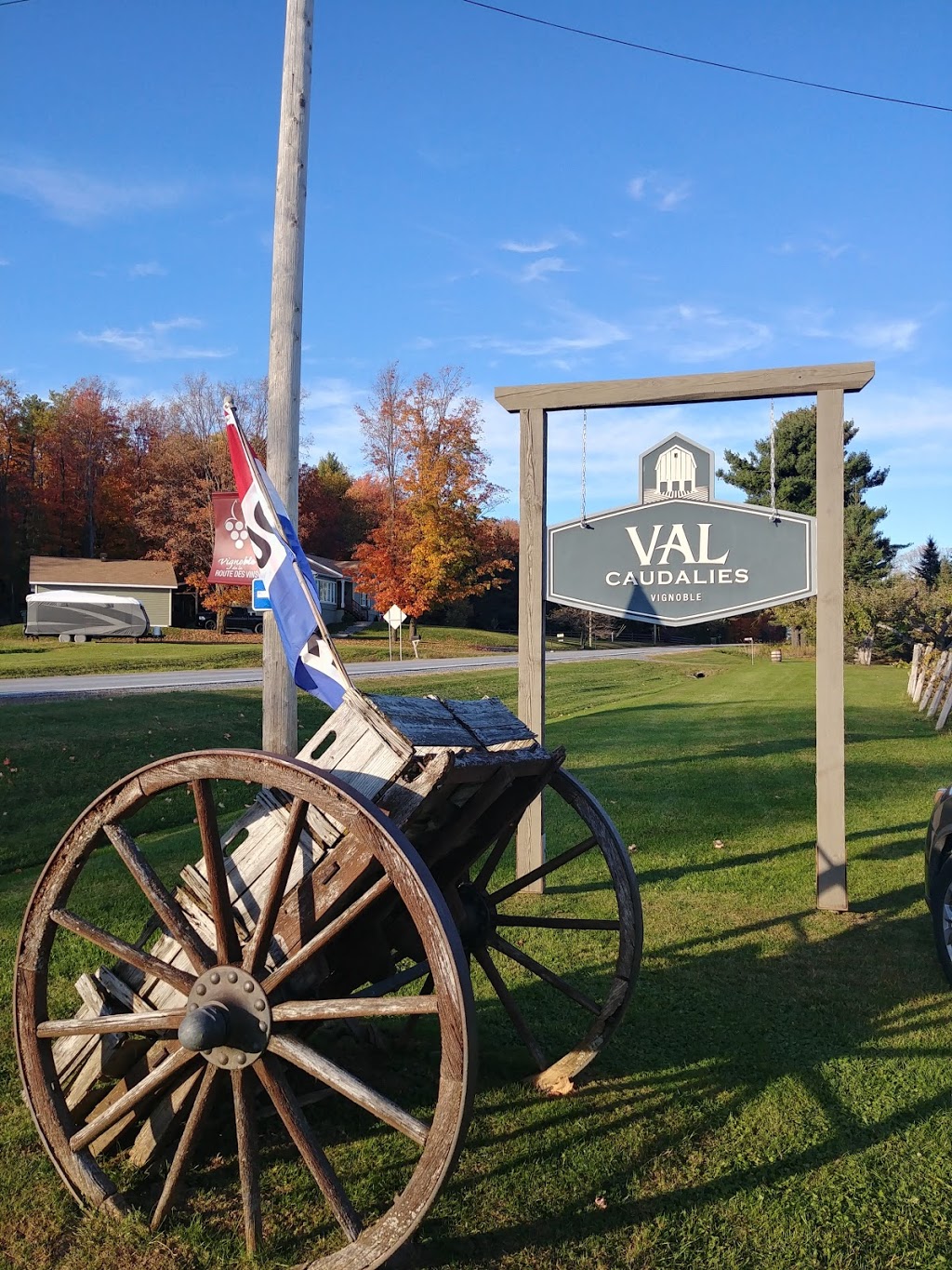 Vignoble Val Caudalies | 4921 Rue Principale, Dunham, QC J0E 1M0, Canada | Phone: (450) 295-2333