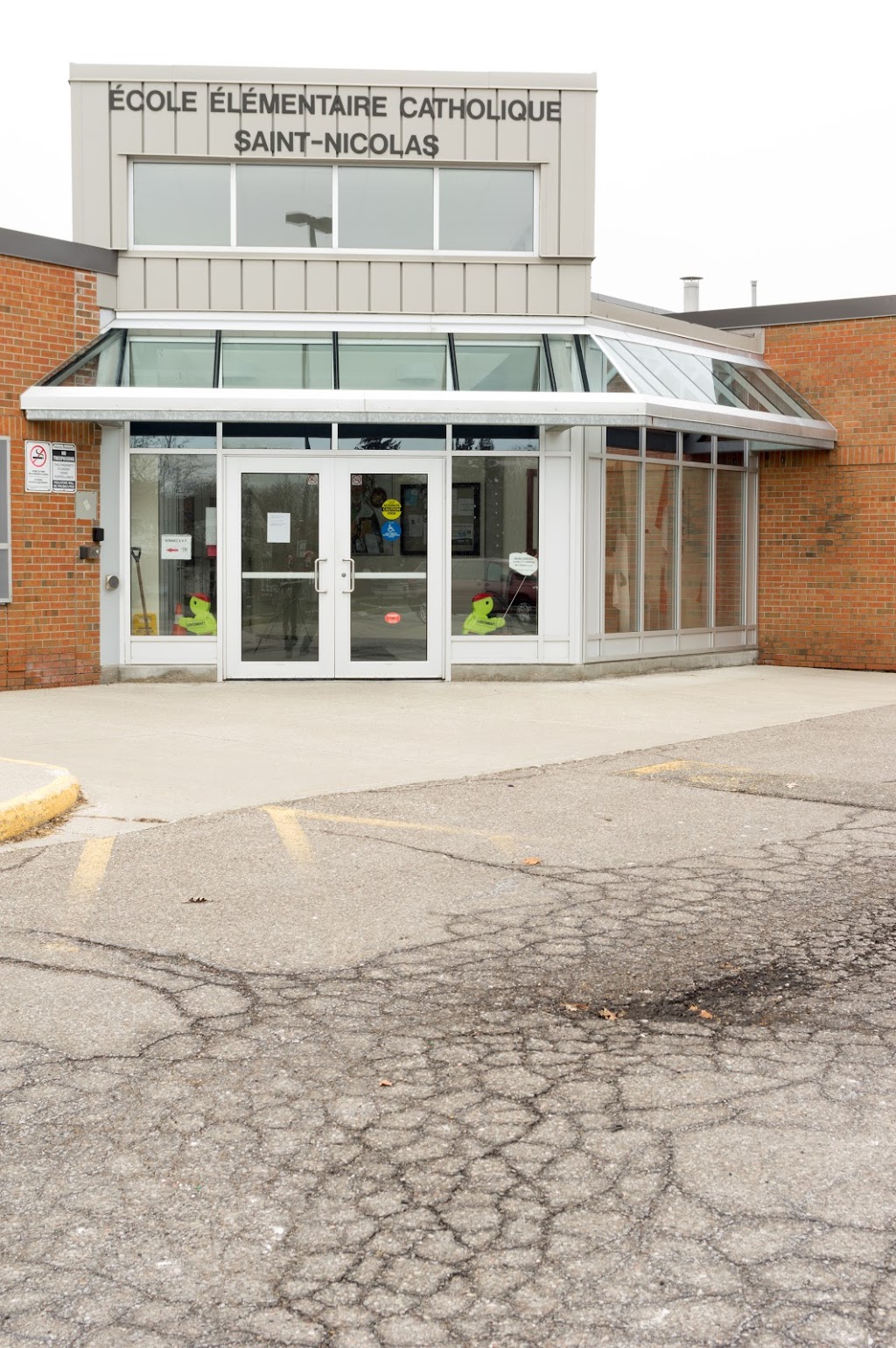 Elementary School Catholic Saint-Nicolas | 720 Woodward Ave, Milton, ON L9T 4A3, Canada | Phone: (905) 864-3025
