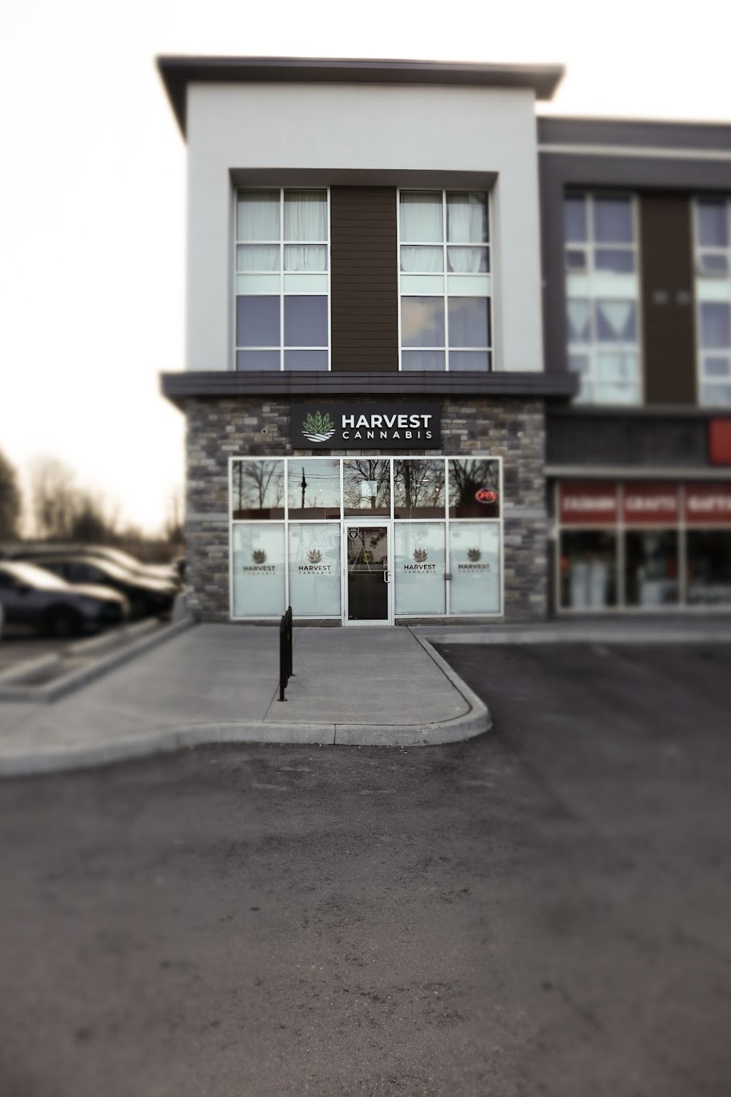 Harvest Cannabis Caledonia | 172 Argyle St N, Caledonia, ON N3W 2J7, Canada | Phone: (289) 757-9510