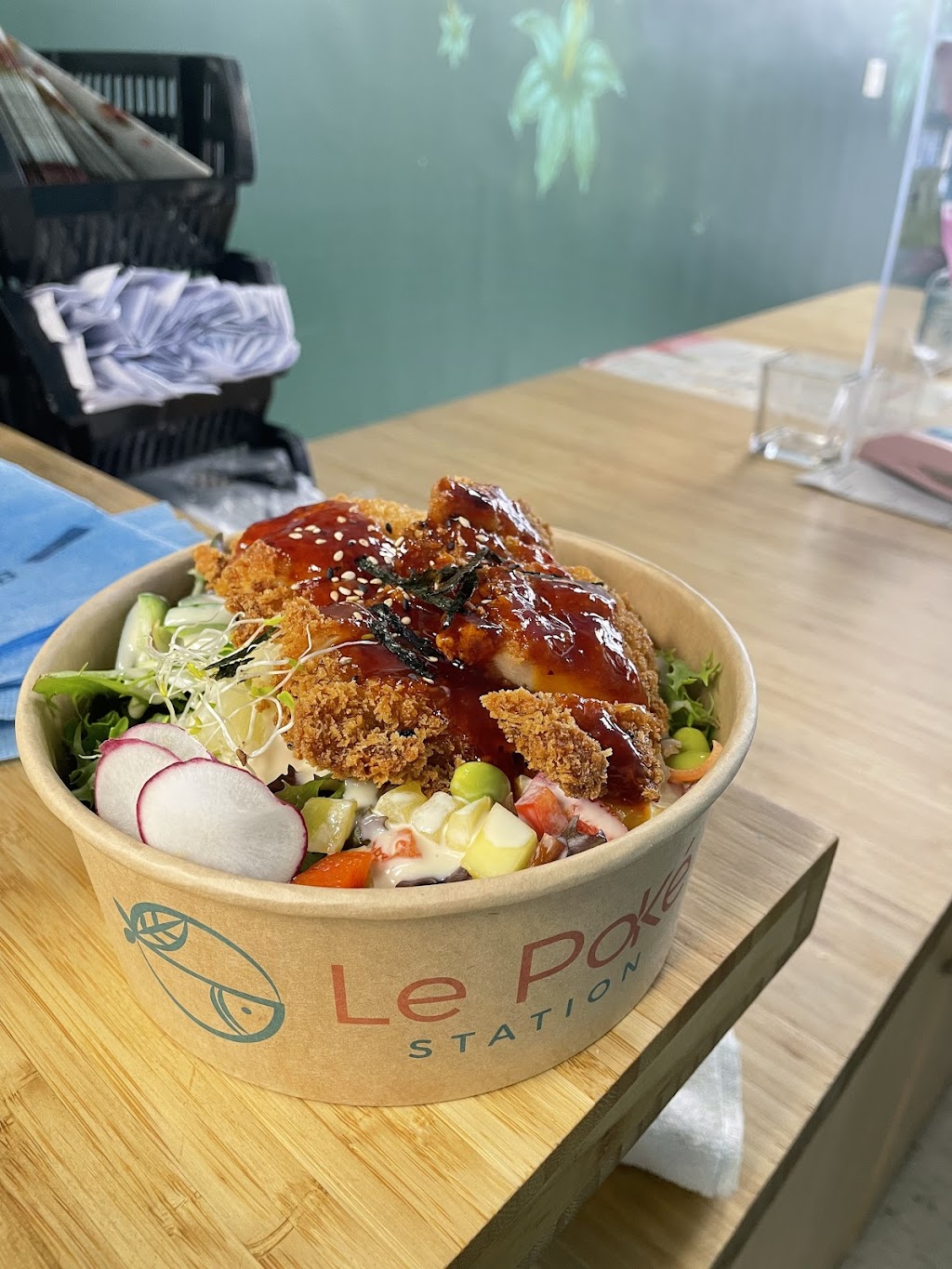 Le Poke Station (Longueuil) | 1401 Ch. de Chambly, Longueuil, QC J4J 3X6, Canada | Phone: (450) 651-7887