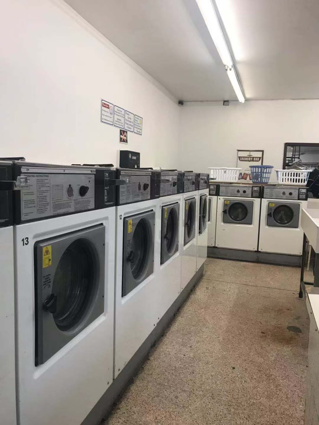 Penthouse Dry Cleaners and Coin Laundry | 794 Broadview Ave, Toronto, ON M4K 2P7, Canada | Phone: (416) 463-0576