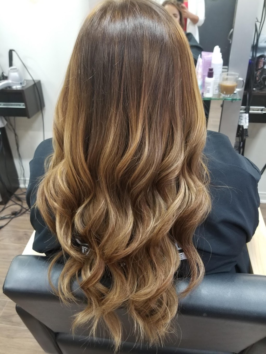 Oasis Coiffure | 655 Boulevard Curé-Labelle, Sainte-Rose, QC H7L 5R7, Canada | Phone: (450) 628-8686