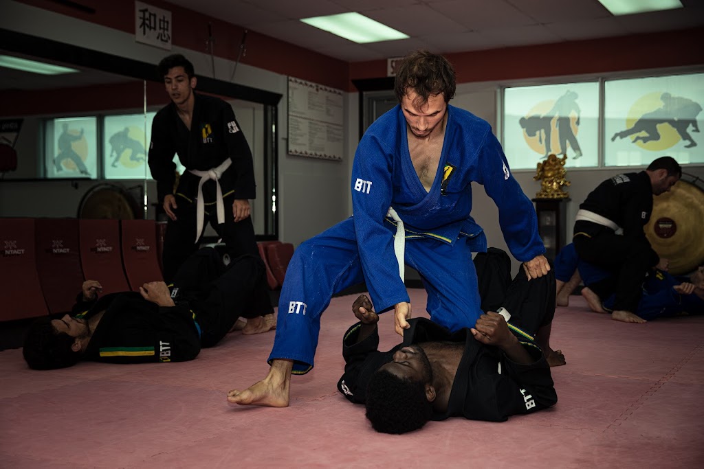 Jiu Jitsu Terrebonne | 1977 Chem. Gascon, Terrebonne, QC J6X 4H2, Canada | Phone: (450) 964-5627