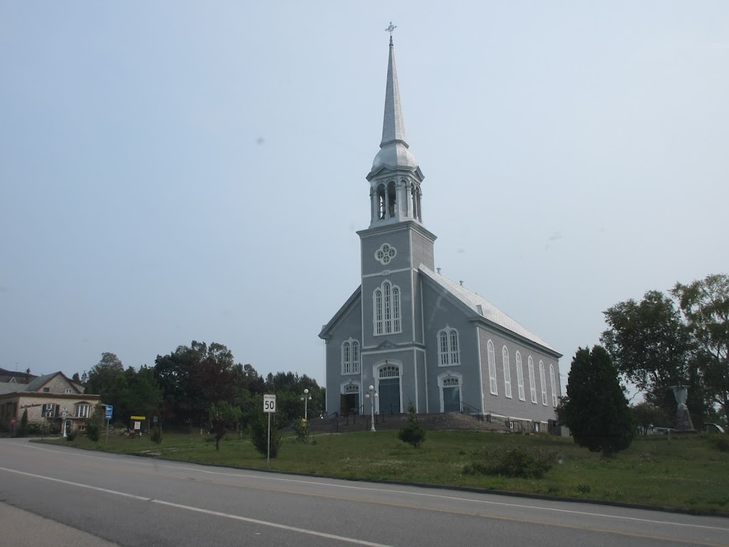 Presbytere De Bergeronnes | 300 Rue de la Rivière, Grandes-Bergeronnes, QC G0T 1G0, Canada | Phone: (418) 232-6658