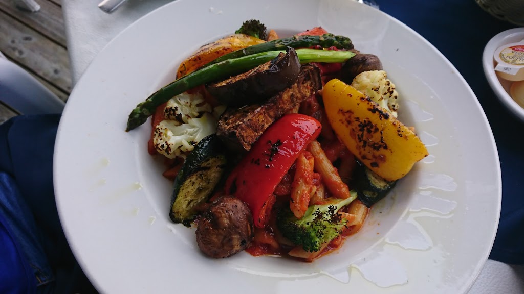 Bluffers Restaurant | 7 Brimley Rd S, Scarborough, ON M1M 3W3, Canada | Phone: (416) 264-2337