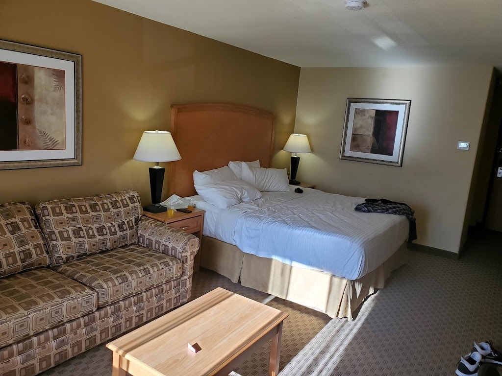 Mountain Retreat Hotel & Suites | 38922 Progress Way, Squamish, BC V8B 0K5, Canada | Phone: (604) 815-0883