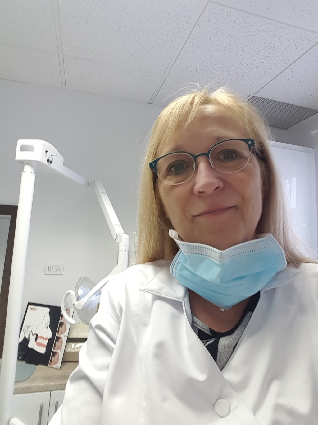 Monique Gagnon Denturologiste | 643 Rue Adoncour, Longueuil, QC J4G 2M6, Canada | Phone: (450) 462-4124