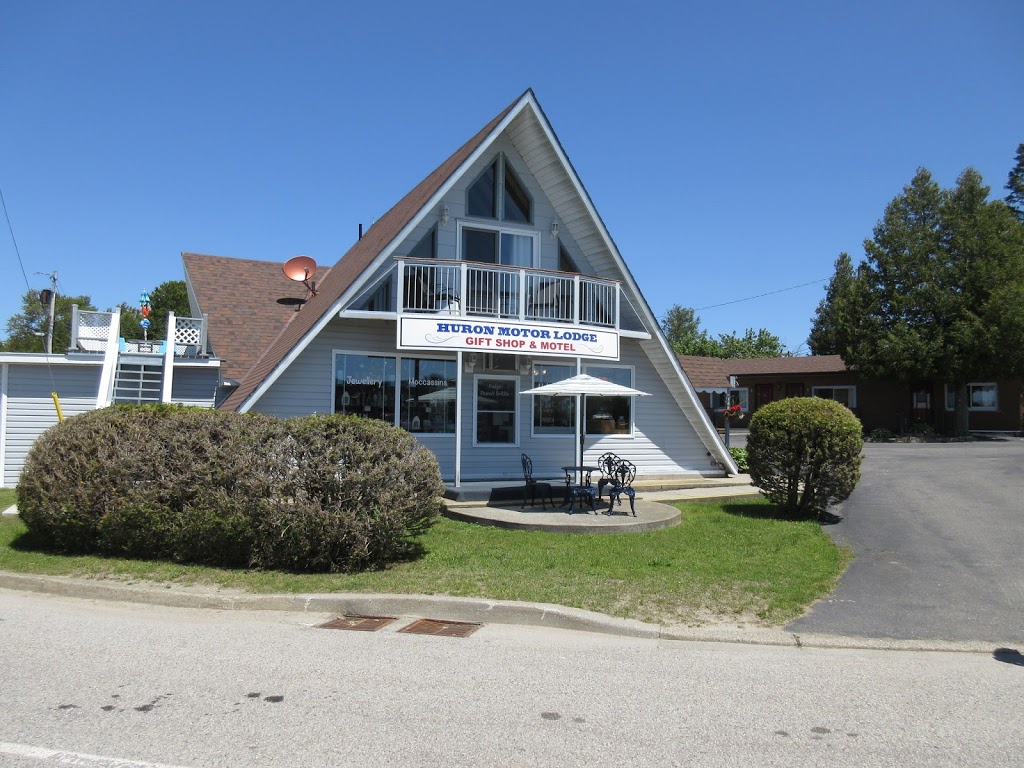 Huron Motor Lodge | 24 Water St, South Baymouth, ON P0P 1Z0, Canada | Phone: (705) 859-3131