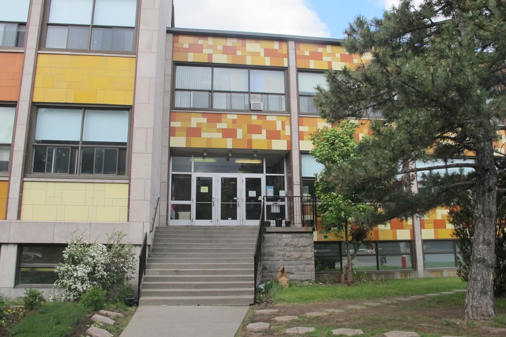 Vincent Massey Collegiate | 5925 27e Avenue, Montréal, QC H1T 3J5, Canada | Phone: (514) 374-1999