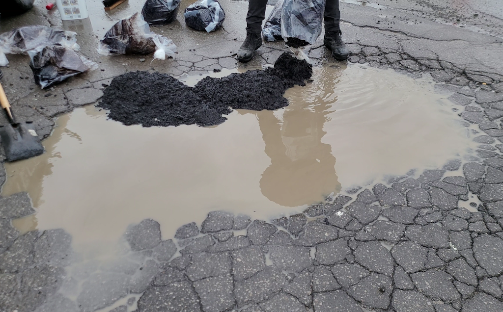 Potholes Expert | 1395 Mnt Chénier, Les Cèdres, QC J7T 1L9, Canada | Phone: (833) 782-9349