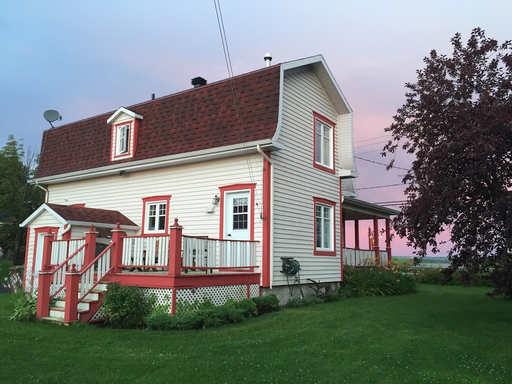 La Maison Albertine | 328 Chemin du Roy, Deschambault, QC G0A 1S0, Canada | Phone: (418) 285-7545