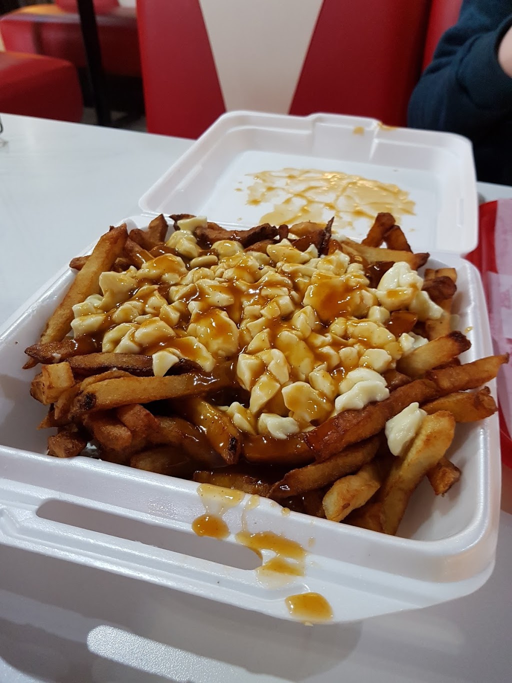 Poutinerie La Belle Province | 1675 Tenth Line Rd, Orléans, ON K1E 3P6, Canada | Phone: (613) 590-9199