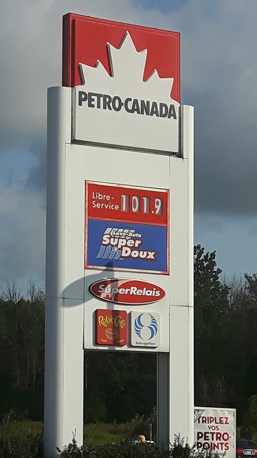 Petro-Canada | 210 Boulevard Saint-Raymond, Gatineau, QC J9A 3H6, Canada | Phone: (819) 776-6767