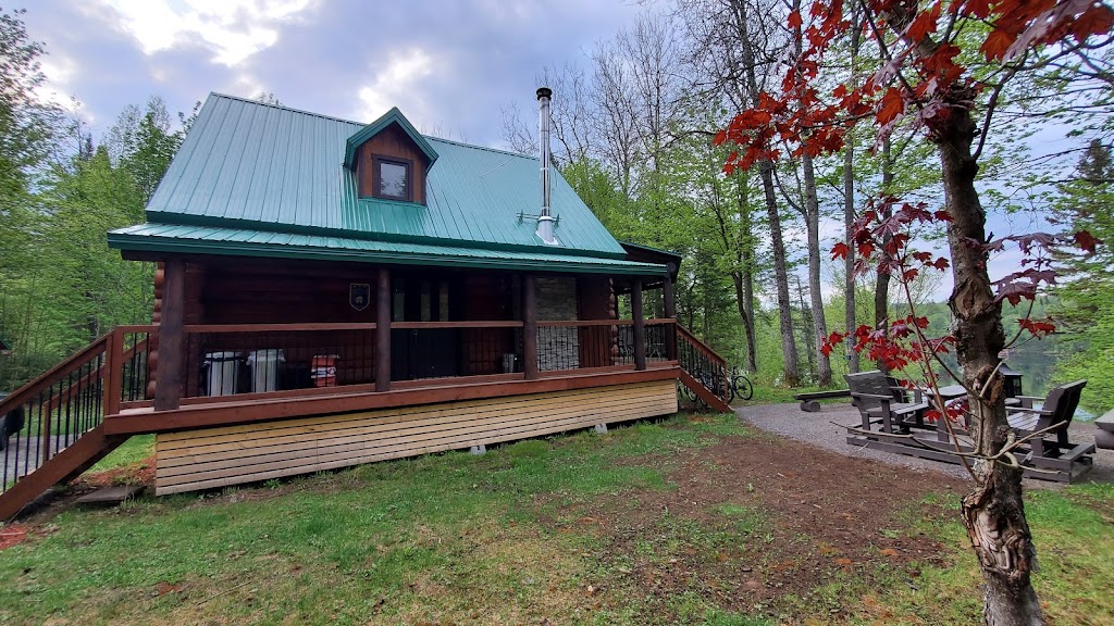 Chalet Le Refuge | 634 Rue des Maisons de Bois, Sainte-Christine-dAuvergne, QC G0A 1A0, Canada | Phone: (877) 629-1233